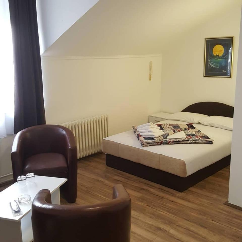 Jet Set Prenociste Rooms Nowy Sad Zewnętrze zdjęcie