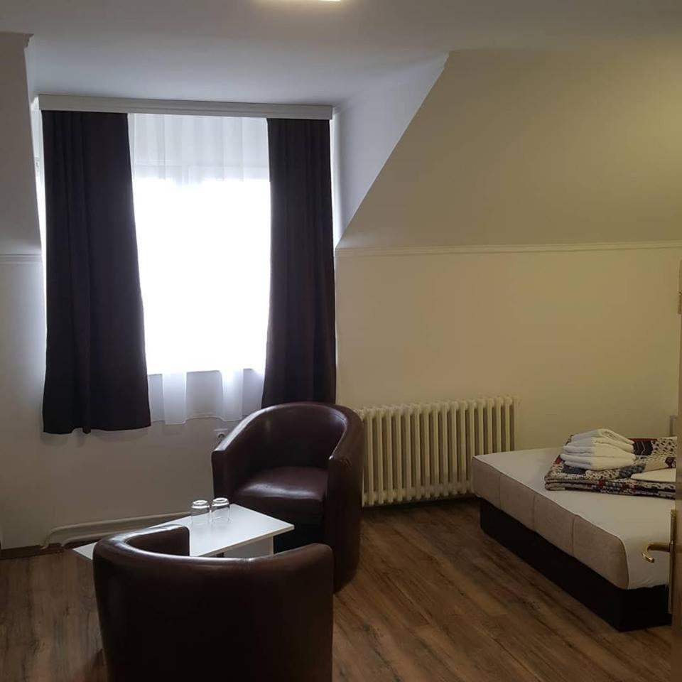 Jet Set Prenociste Rooms Nowy Sad Zewnętrze zdjęcie